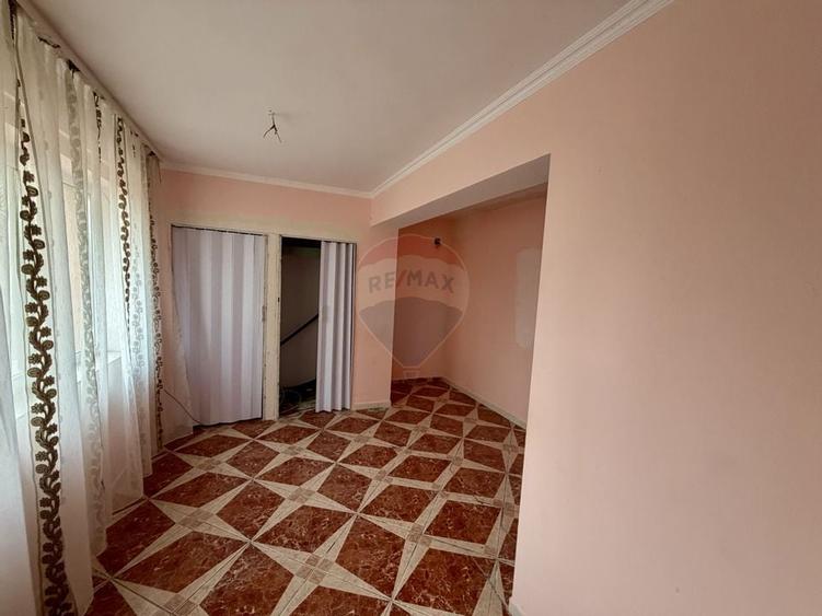 Casa / Vila cu 8 camere - 13