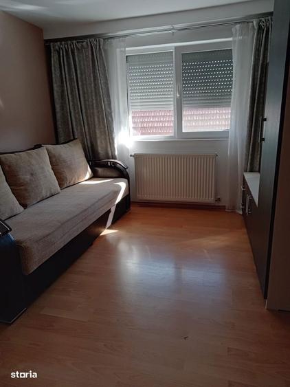 Casa spatioasa cu etaj si teren generos, zona urbana - 1