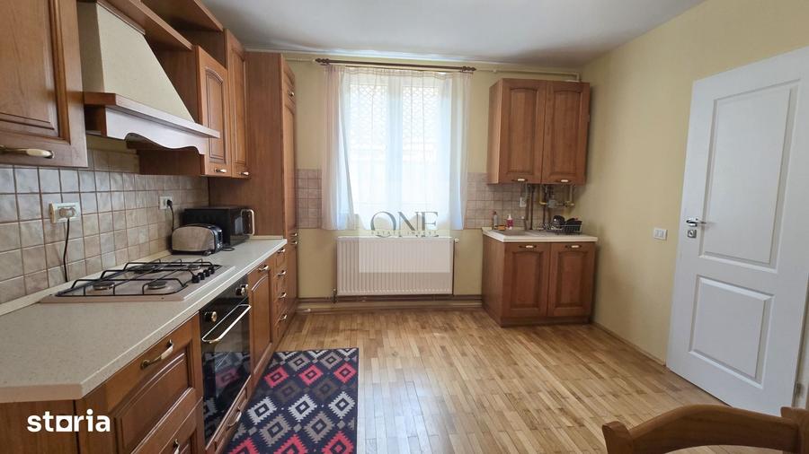Apartament cu 3 camere în Schei