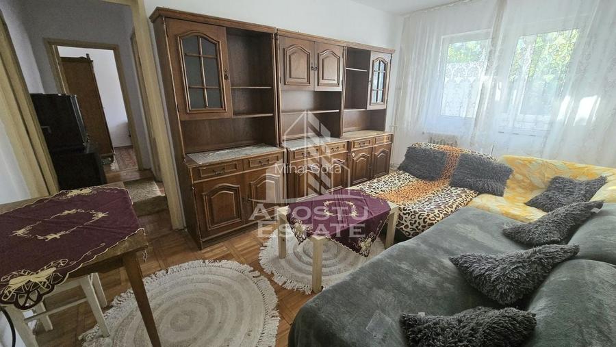 Apartament cu 4 camere semidecomandat în Dacia