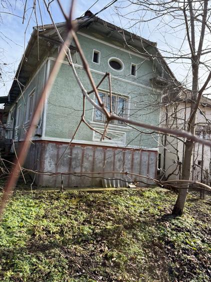 Gospodarie in Barbatesti, zonă de deal, liniște, natura - 5