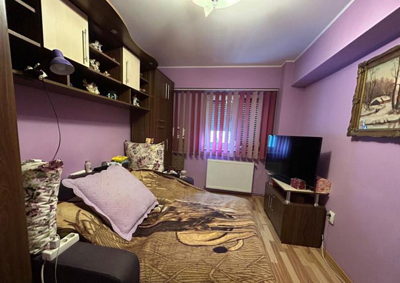 - Apartament 3 camere decomandat, zona Calarasilor. - 1