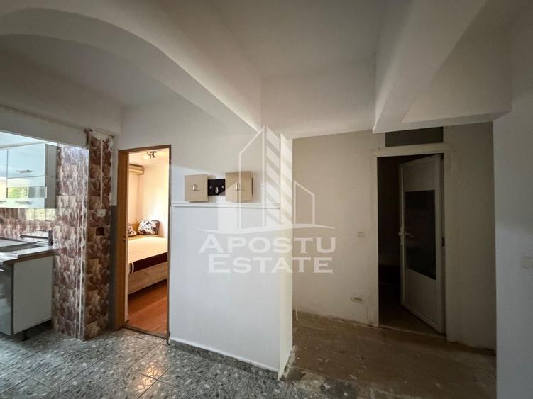Apartament cu 3 camere decomandat în Lipovei