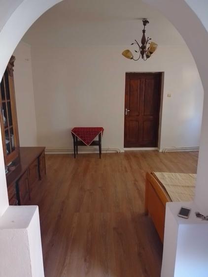 Casă cu 4 camere în Husasău de Criș