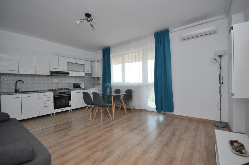 Apartament cu 3 camere decomandat în Drumul Taberei