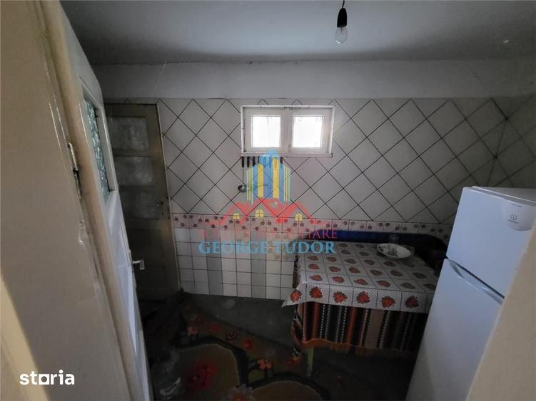 Casă cu 2 camere cu Teren 1194 Mp în Mihai Vodă