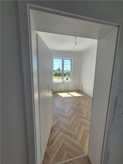 Duplex cu 4 camere cu Canalizare în Moșnița Nouă