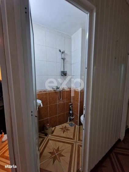 Apartament cu 4 camere decomandat în Micro 12