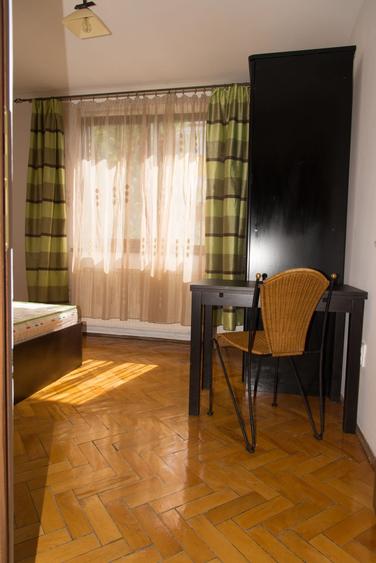 Apartament cu 3 camere decomandat în Dosu Bricii