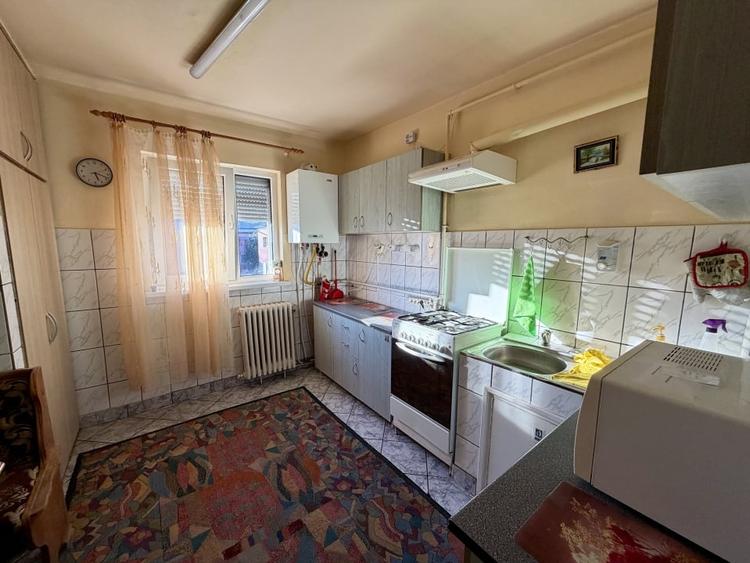 Apartament cu 2 camere semidecomandat, mobilat în Cetate