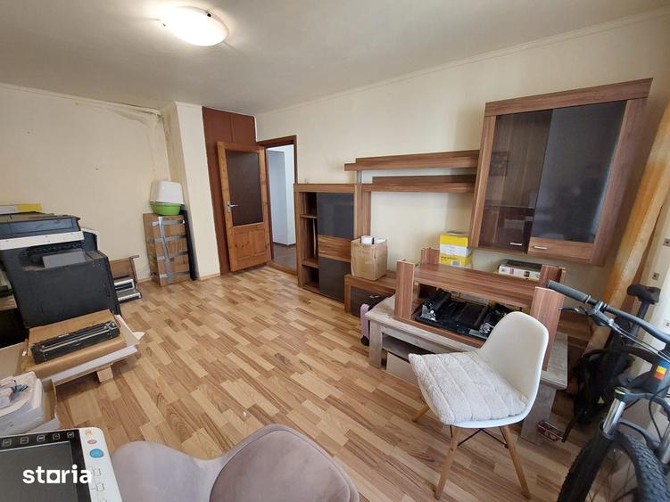 Apartament cu 4 camere decomandat în Micro 8