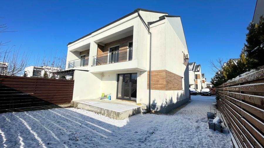 Casă cu 4 camere în Exterior Vest