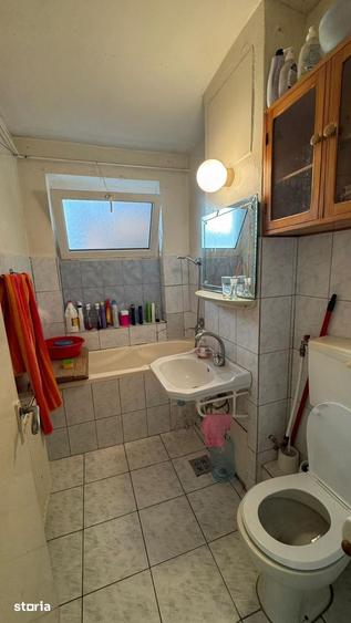Apartament cu 3 camere decomandat în Cornișa