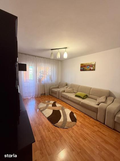Apartament cu 4 camere decomandat în Calea București