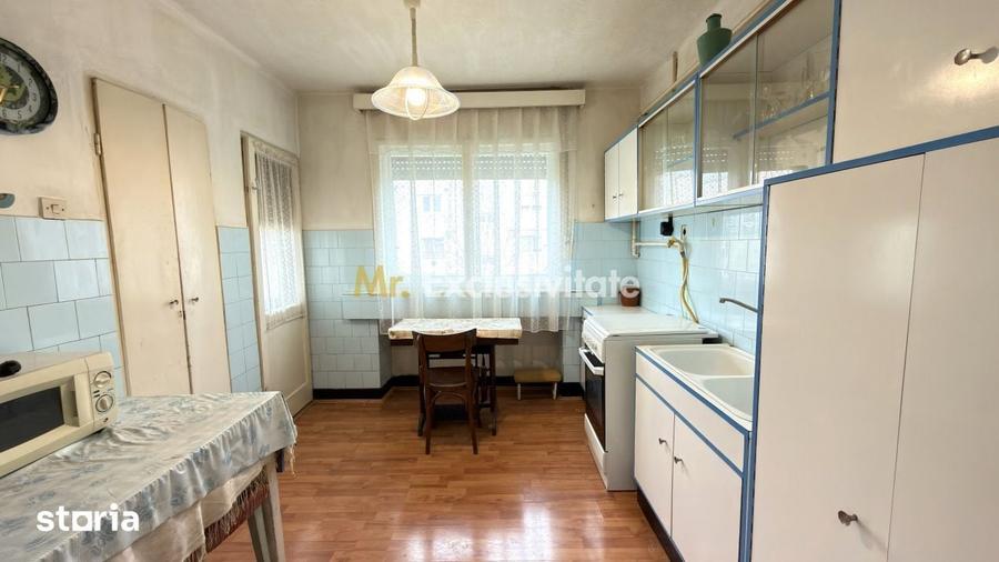 Apartament cu 3 camere semidecomandat, mobilat în Central