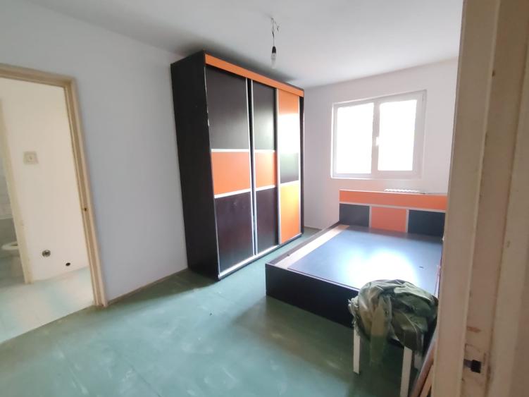Apartament cu 3 camere circular în Drumul Taberei