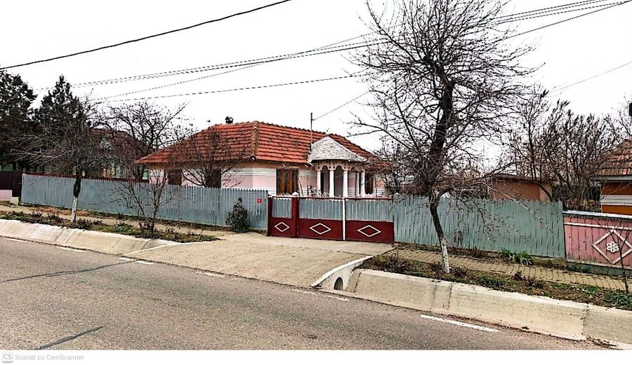 Casă cu 4 camere în Albița