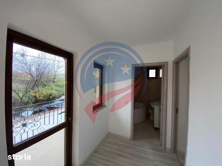 Casă cu 4 camere cu Teren 250 Mp în Lăpuș