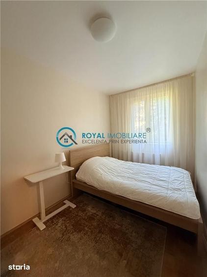 Apartament cu 3 camere semidecomandat în Democrației