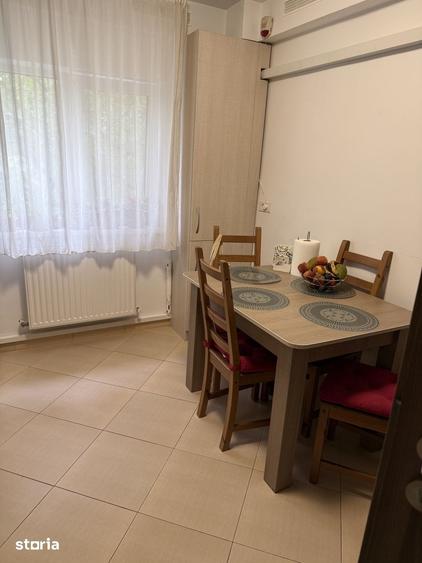 Apartament cu 4 camere în Berceni