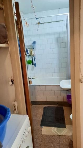 Apartament cu 3 camere decomandat în Drumul Taberei
