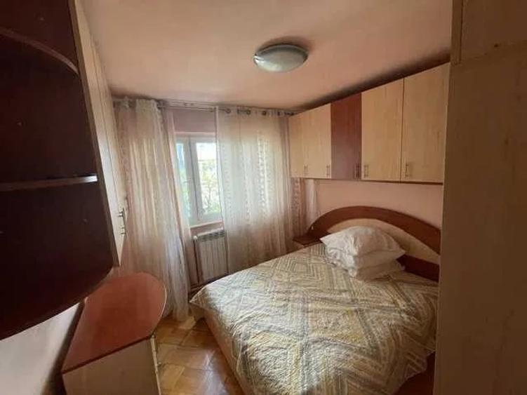 Apartament cu 3 camere decomandat, mobilat în Păcii
