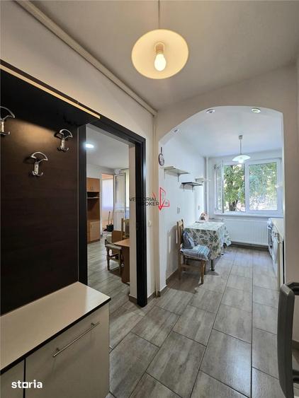 Apartament cu 2 camere semidecomandat în Tei