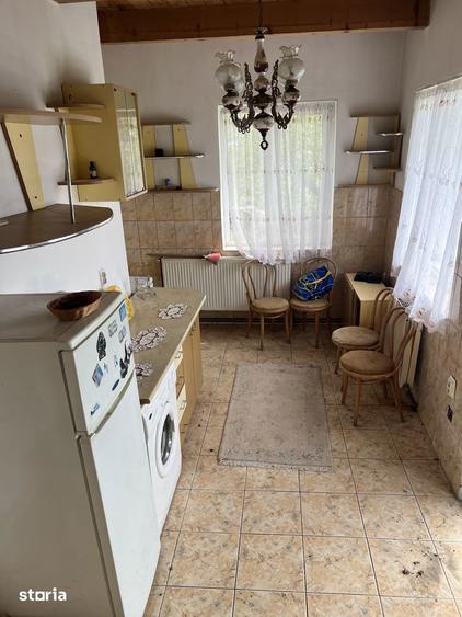 Casa cu 3 camere pe 2 etaje, teren 1000mp - 1