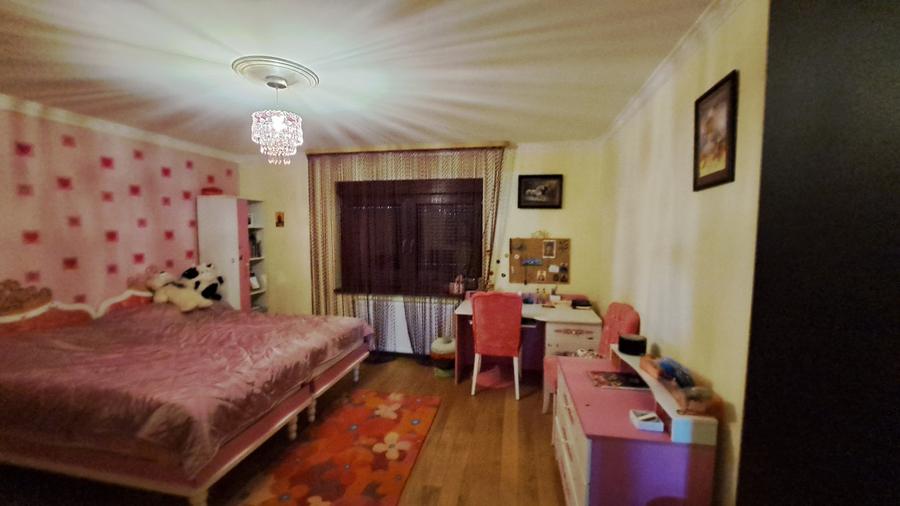 VILA INDIVIDUALA SUPERBA - CU TEREN GENEROS - AMPLASAMENT IDEAL - 52