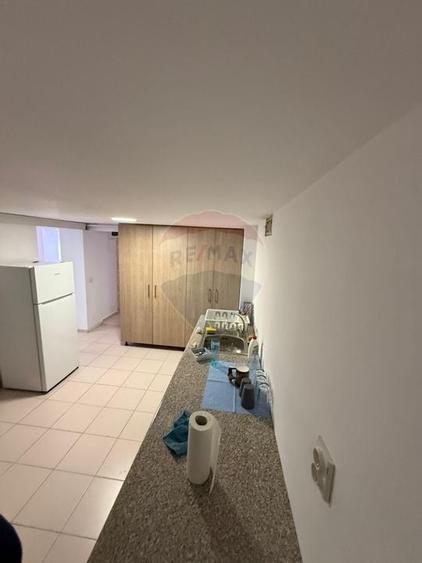 Spatiu comercial cochet de inchiriat in zona Moinesti - 6