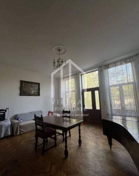 Casa formata din 2 apartamente, 2 garaje,  3 bai - zona Trei Stejari - 11