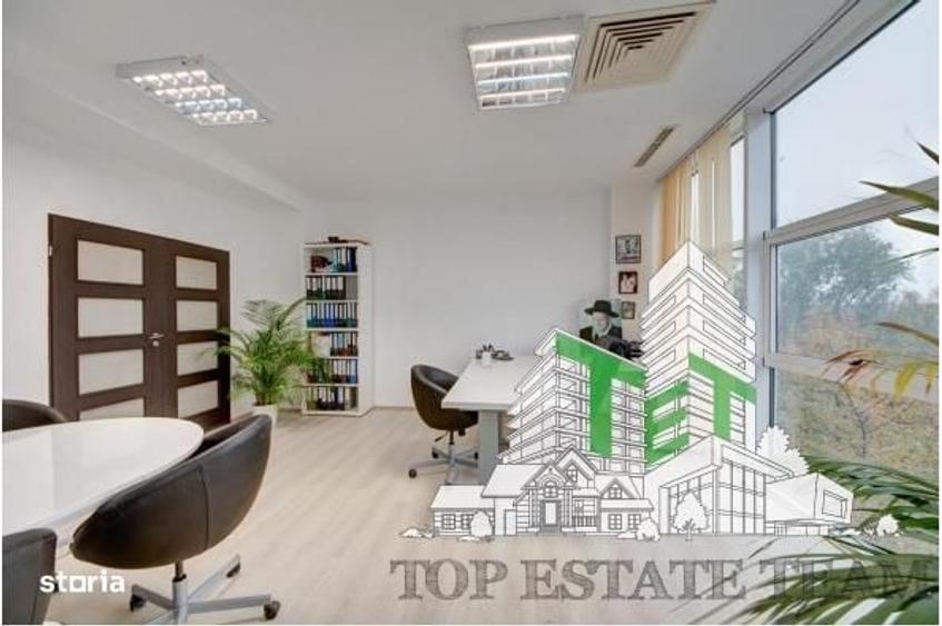 Spațiu comercial, de 3,000 mp, în Central