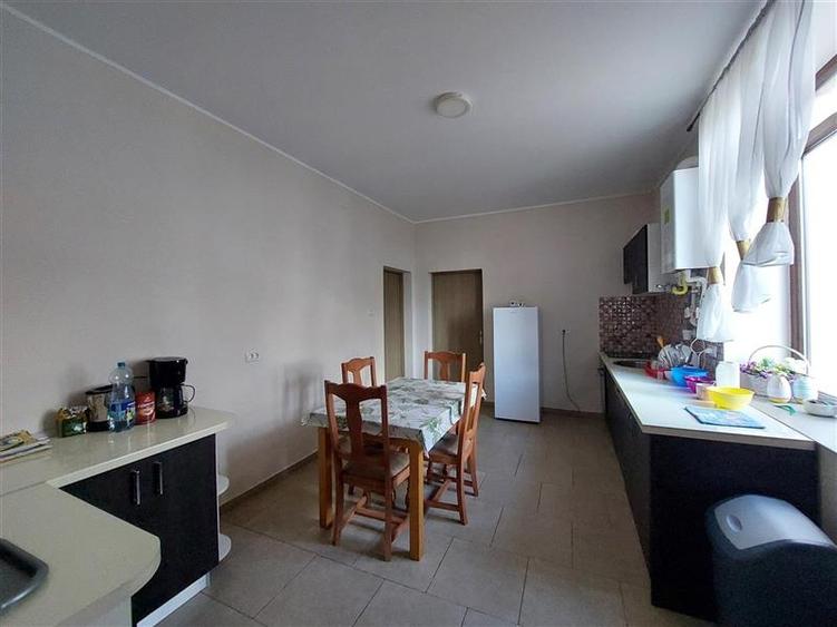 Casa mare, cu teren generos, pentru locuit sau afacere, in Santana - 14