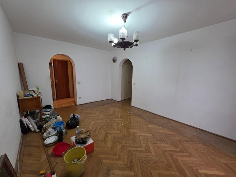 Titan, 10 minute metrou Costin Georgian, la piata Minis,  2 grupuri sanitare - 9