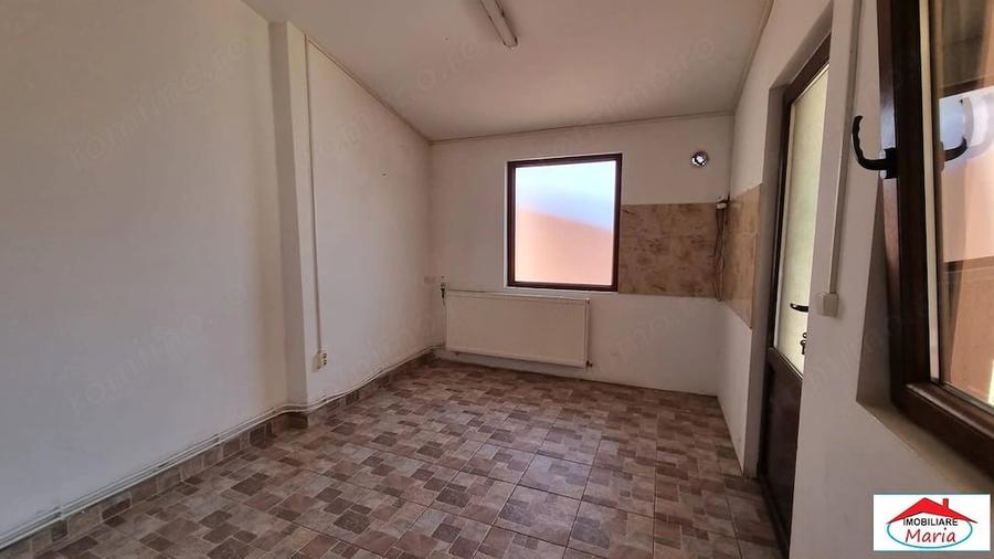 Casa in zona centrala parter si subsol cu acces auto - 16