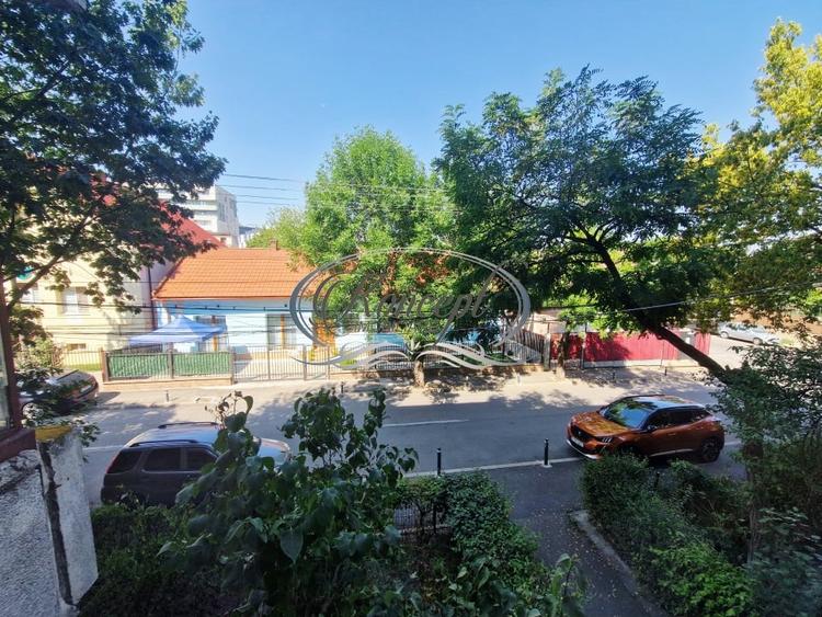 Apartament cu 3 camere decomandat, mobilat în Mărăști