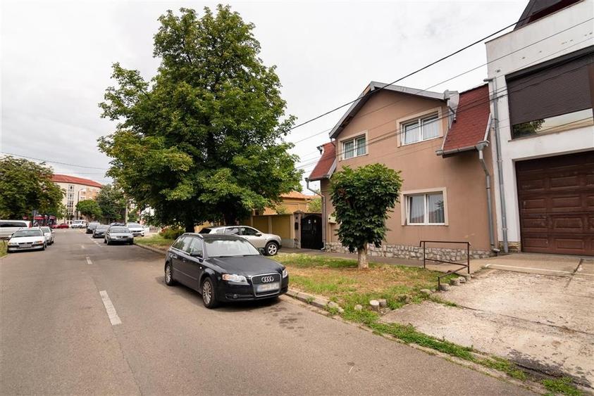 Casă individuală cu 4 camere cu Teren 241 Mp în Cantemir