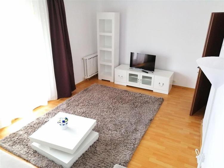 Apartament cu 3 camere decomandat, mobilat în Zorilor