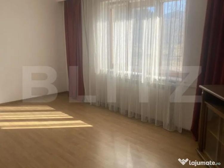 Casa de vanzare, cu 6 camere, 300 mp, spa?ioasa, in Ca - 8