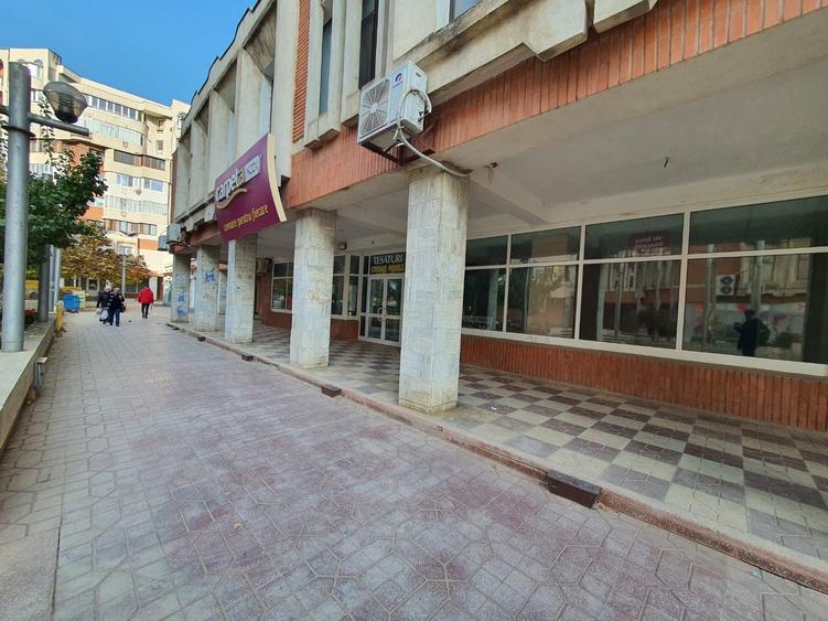 Spațiu Comercial Premium – 230mp cu Vitrină de 15ml, Zona Centru/Piață - 2