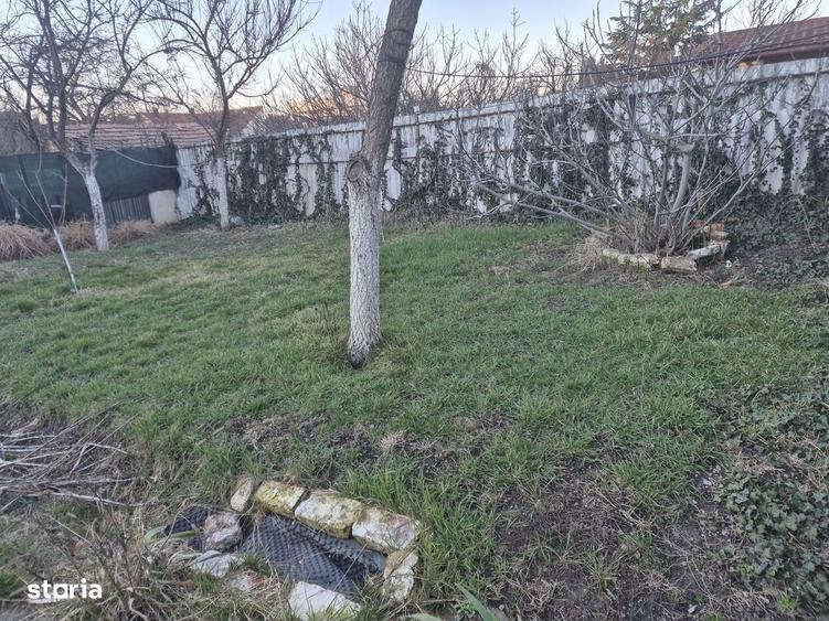 Casa cu 2 camere, Teren 301 mp, acces curte comuna , Pret redus - 7