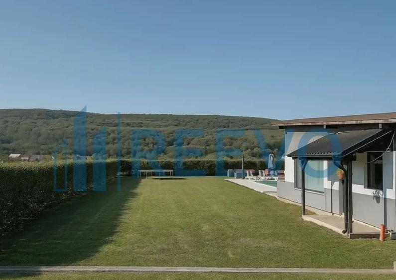 Proprietate pentru investi?ie cu Piscina in Hemeiu? - 1