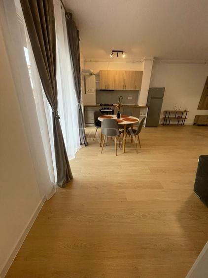 Apartament cu 2 camere semidecomandat, mobilat în Florești