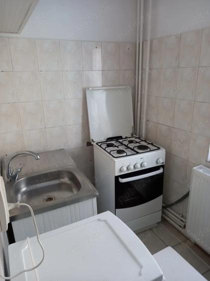 Proprietar, inchiriez garsoniera, strada Crinului - 4