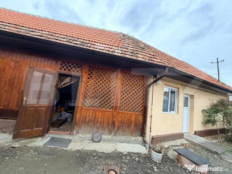 Casa de vanzare proprietate generoasa 2.285 m2 teren - 4