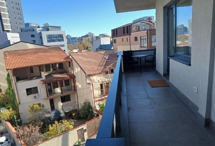 Apartament spatios 2 camere, 2 bai si balcon 13mp - 12