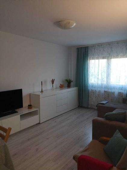 Spatiu si confort: apartament decomandat cu 2 camere, renovat complet si mobilat, amplasare excelenta: str. N. Balcescu, Oradea - 11