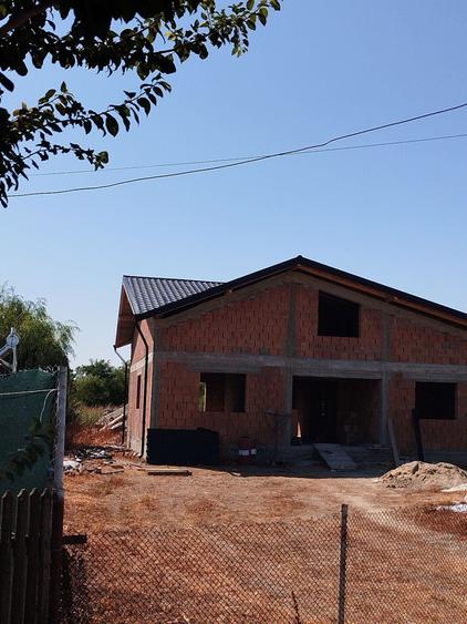 Casa la rosu parter +1E An constructie 2025 - 8