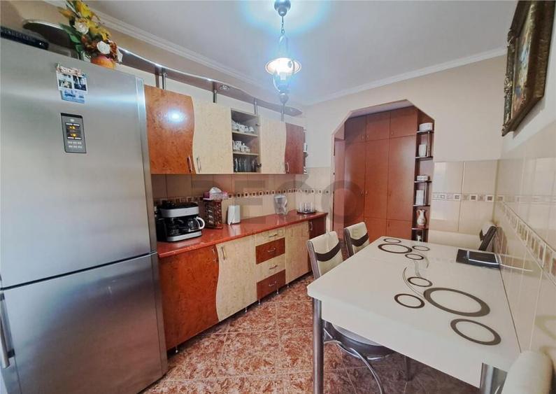 RECO Apartament cu trei camere decomandat - 8