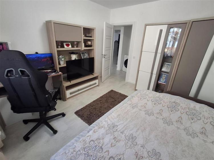 Apartament 3 camere decomandat pivnita zona Vasile Aaron - 8